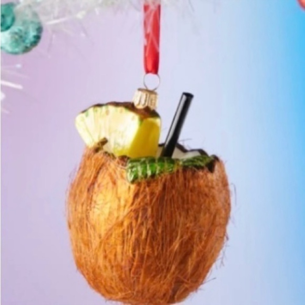 Set of 4 Bergdorf Goodman Christmas Coconut drink ornament NWT SOLD OUT ON LINE